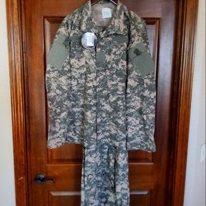 New US Army Camouflage Uniform, Top size Large-X-Long, Bottom size Large-X-Long